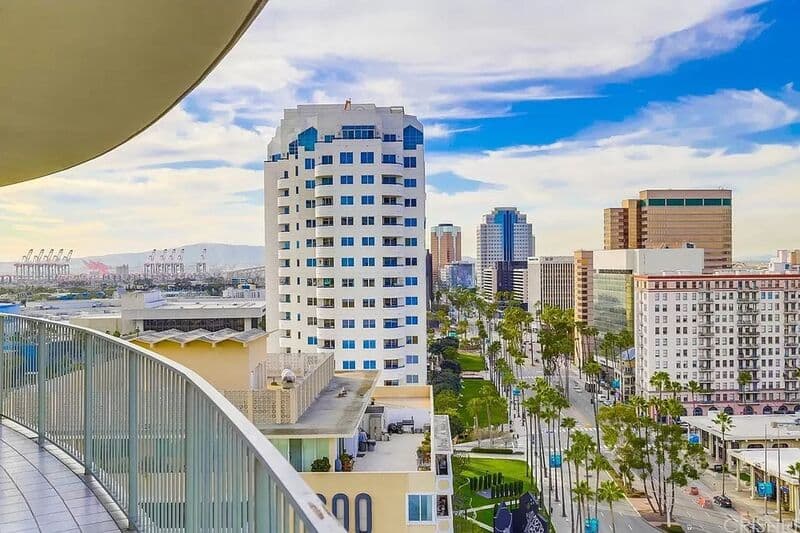 Long Beach Condo: 700 E. Ocean Blvd.