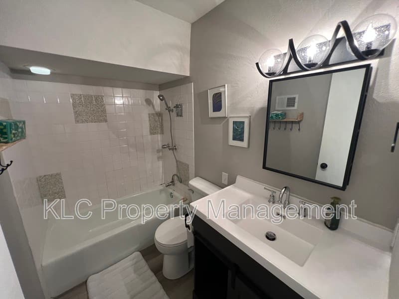 Des Moines House: 3805 Maquoketa Drive