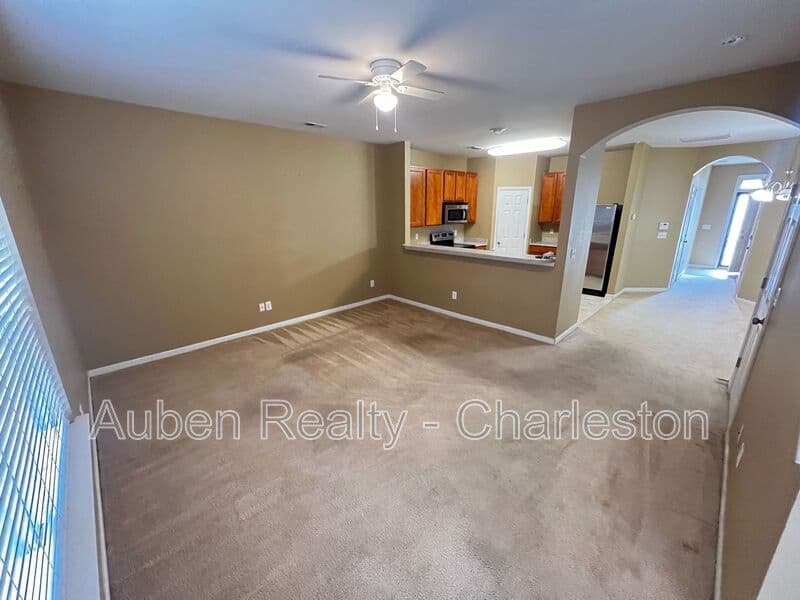 Summerville House: 226 S Lamplighter Ln