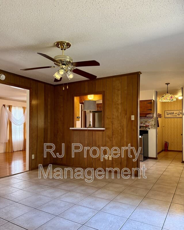 Memphis House: 3558 Greentree Dr
