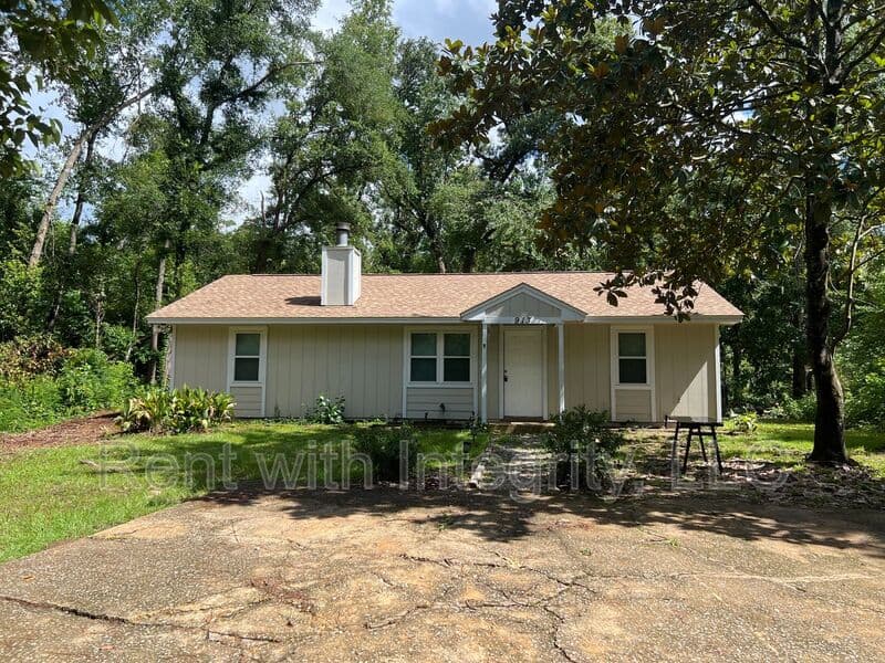 Tallahassee House: 913 Bald Eagle Run