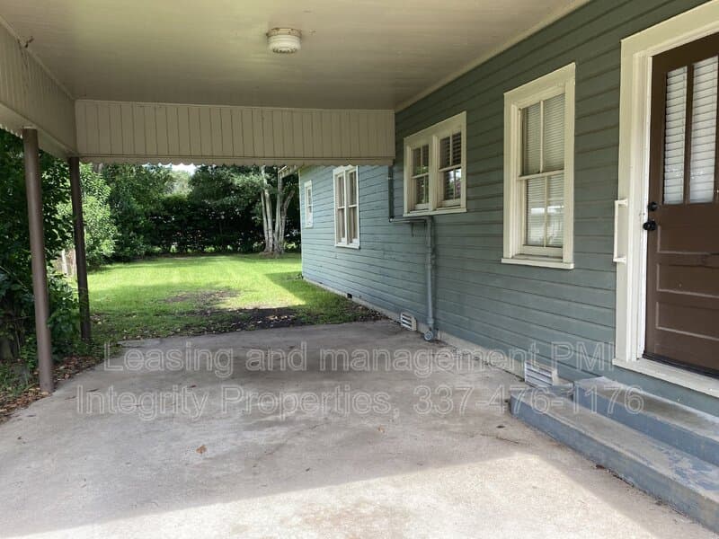 Broussard House: 306 S Lee Ave