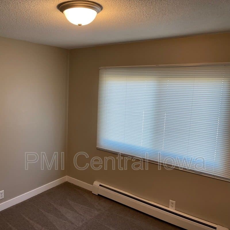 Waukee Condo: 450 Laurel St