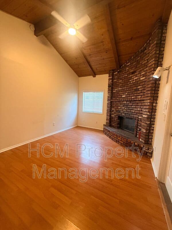 Long Beach House: 2605 E. Washington St.