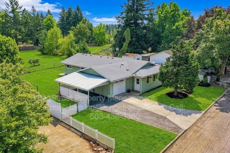 Beavercreek House: 22032 S Dans Ave