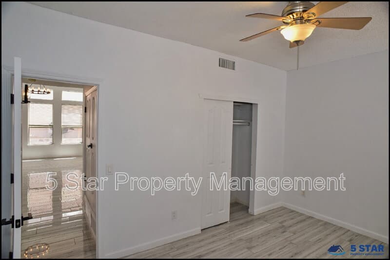 El Paso House: 7959 Morning Dawn Avenue !!