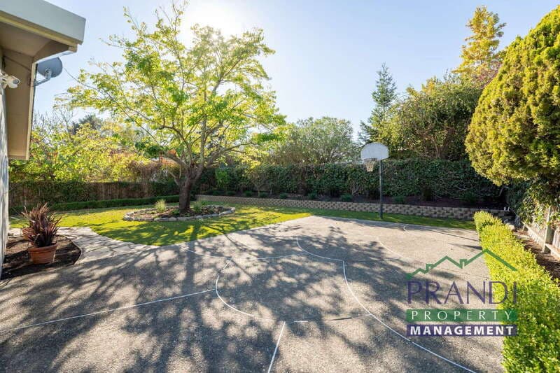 San Rafael House: 4 Trellis Dr