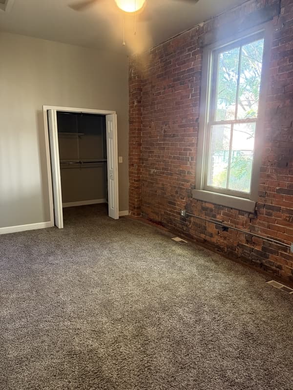 Davenport Condo: 427 Brady St. #2