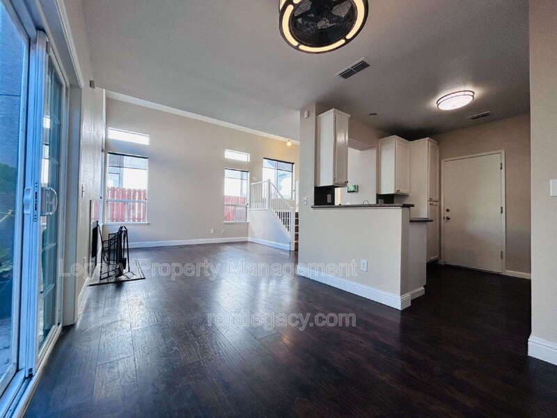 Suisun City House: 232 Redstone Cir