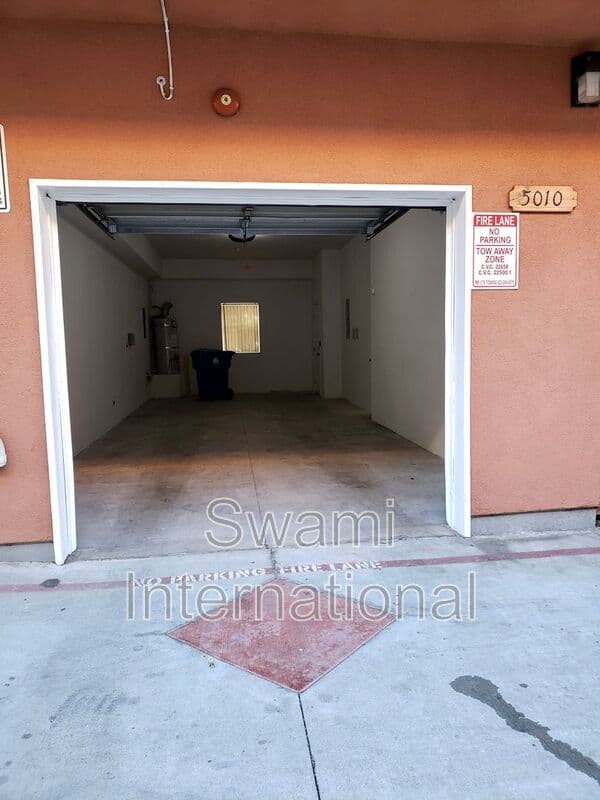 Los Angeles House: 5010 S. Figueroa St.
