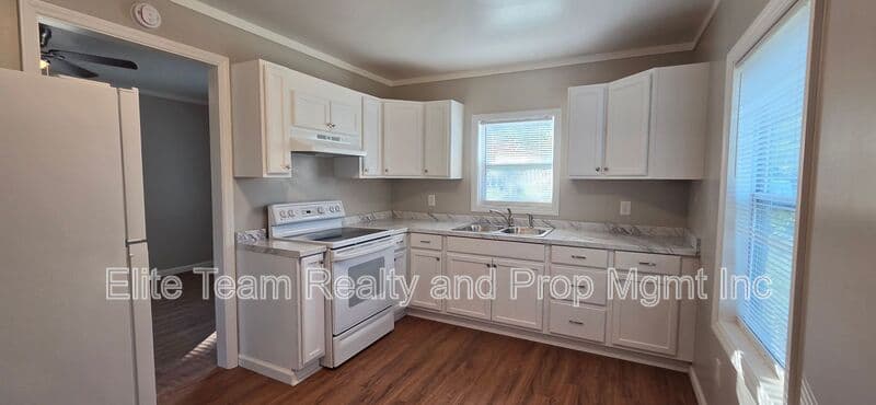 Kings Mountain House: 918 Mountain Crest Dr