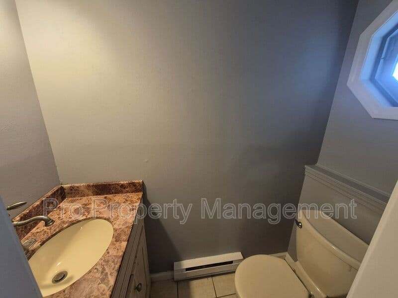 Waterbury House: 111 Mohican Ave