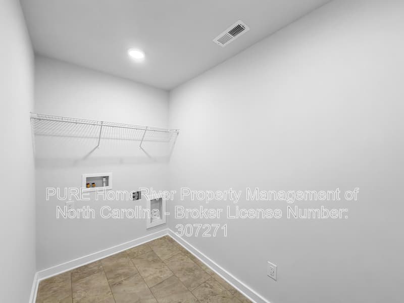 Hickory House: 2953 31st St Ln NE