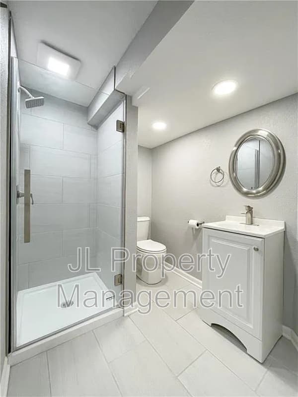 Overland Park House: 10020 Oakridge Drive