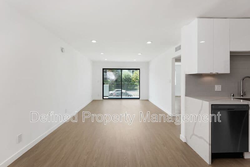 Los Angeles Condo: 1546 Bundy Drive