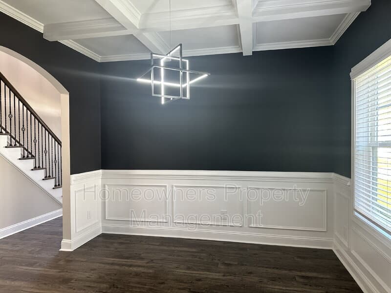 Raeford House: 143 Cromwell Court