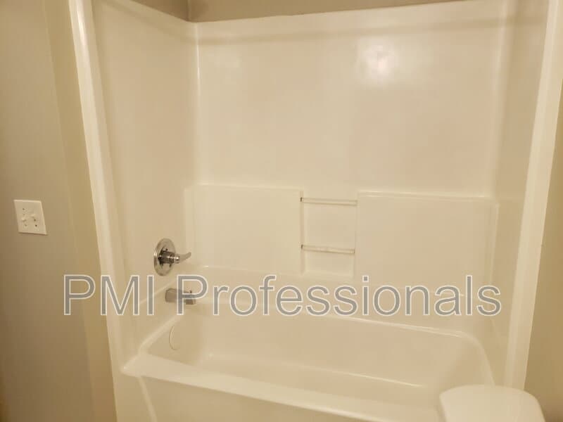 Murfreesboro House: 218 Beechwood Cir