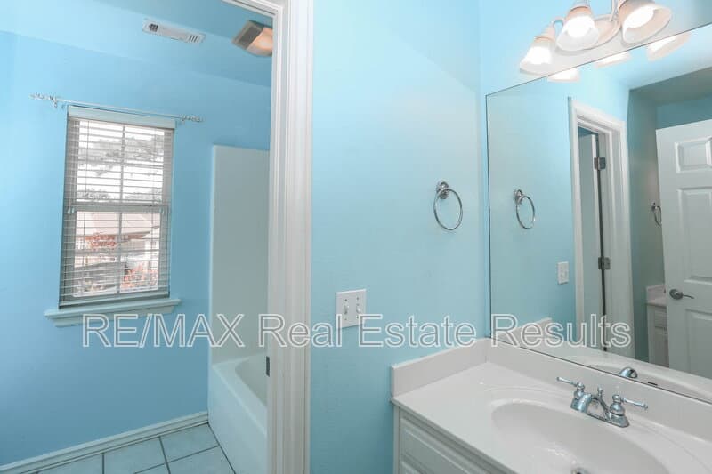 Rogers House: 5300 S 44th Pl