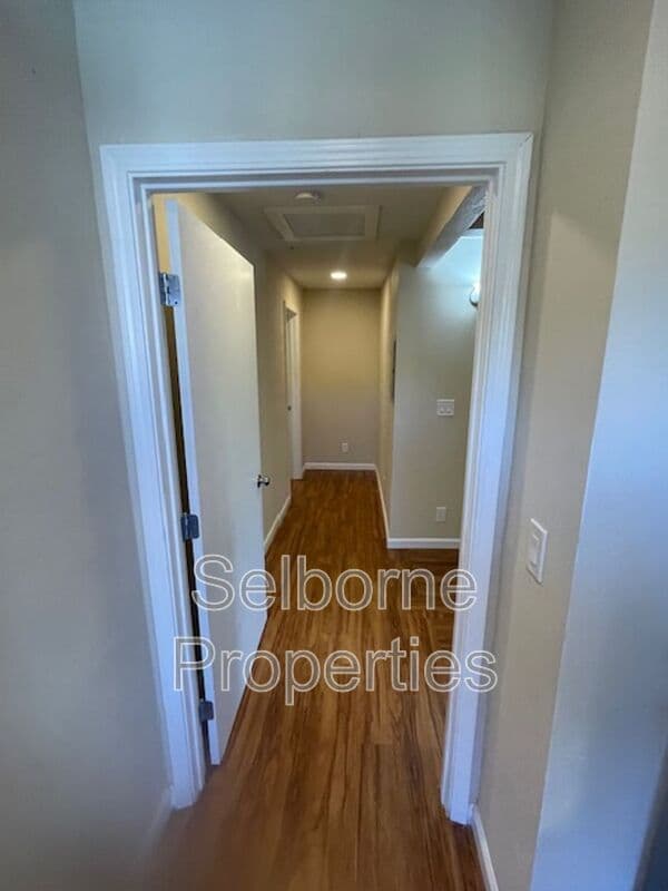 Oakland House: 524 41st St