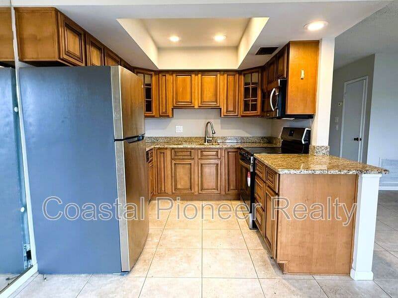 Lutz House: 15502 Morning Dr.