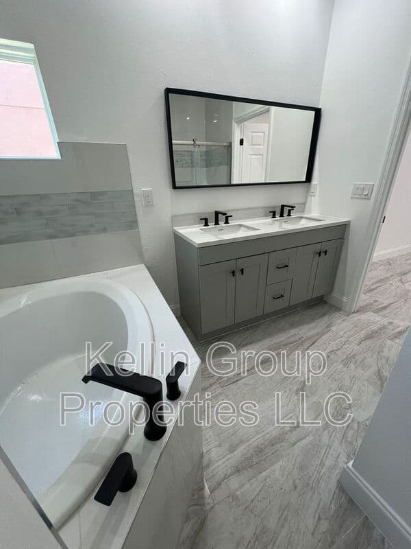 Winter Haven House: 2281 Whitley Ln