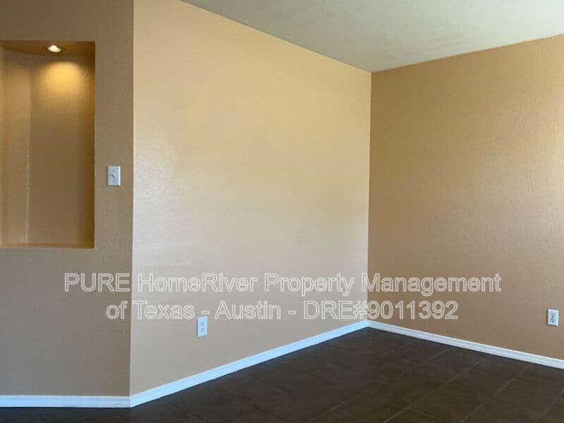 Round Rock Condo: 1001-A Christopher Ave
