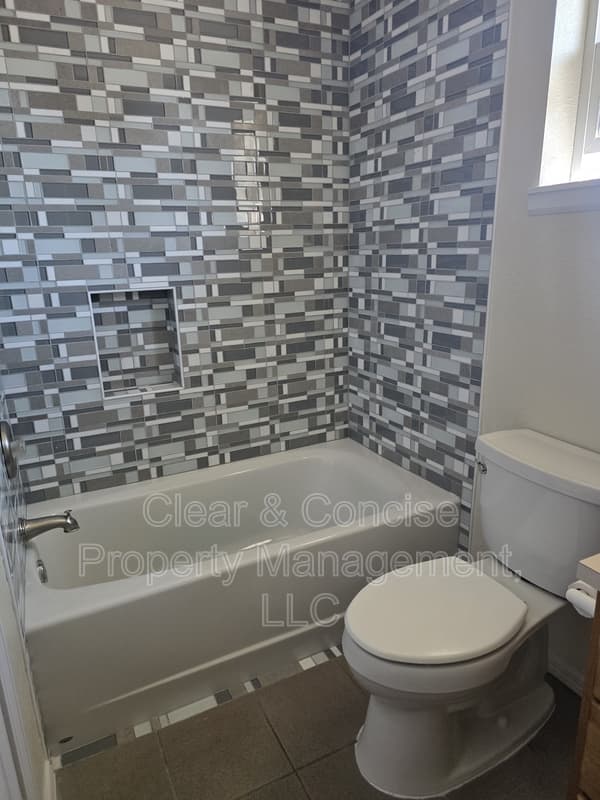 Eugene House: 4206 Royal Avenue
