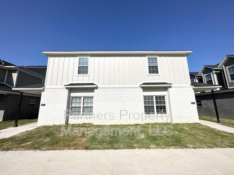 Fayetteville Condo: 823 South Amarillo Avenue - 2