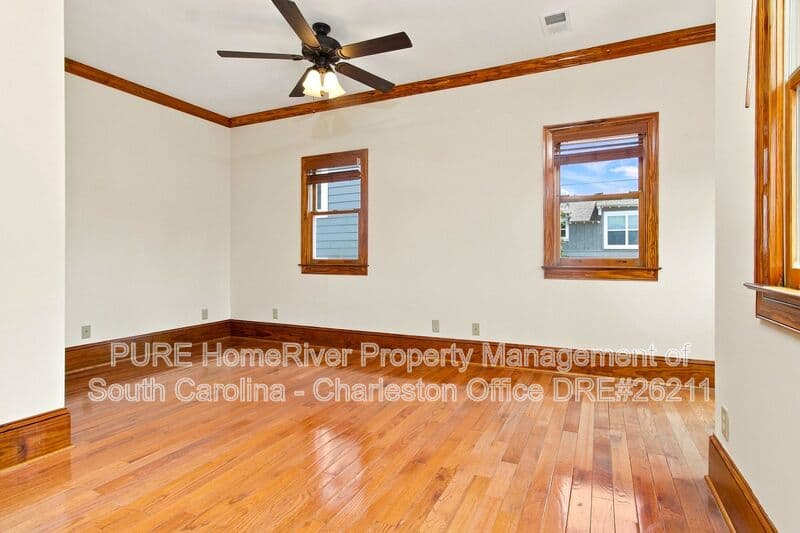 Charleston House: 224 President St