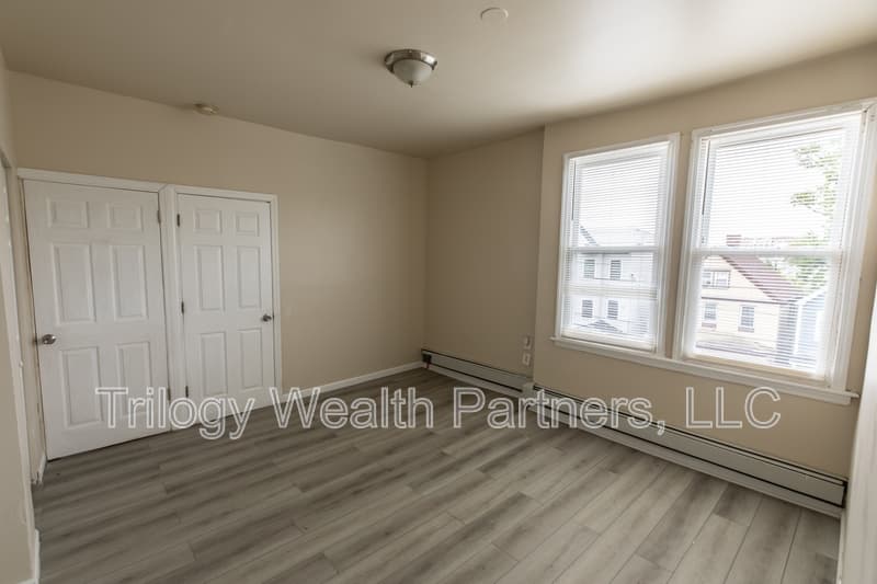 Orange Condo: 154 Taylor St. - 3