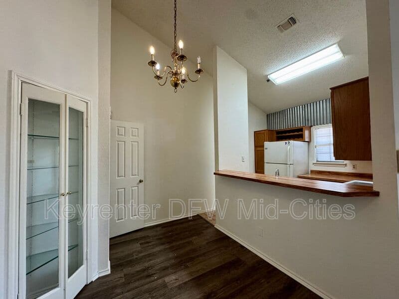 Dallas House: 4800 W Lovers Lane