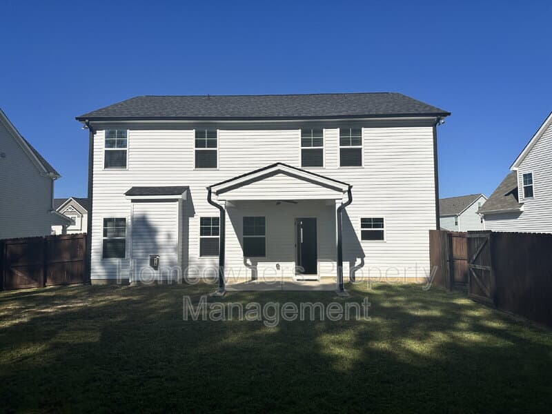 Raeford House: 143 Cromwell Court