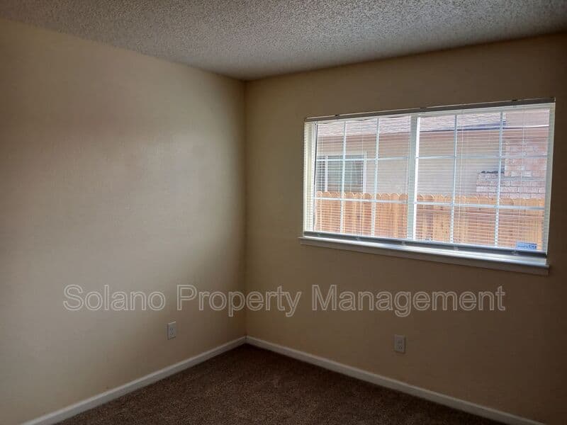 Vallejo House: 400 Mokelumne Drive