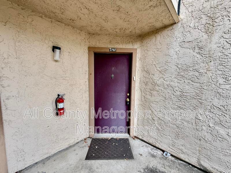 Dallas House: 12480 Abrams Rd