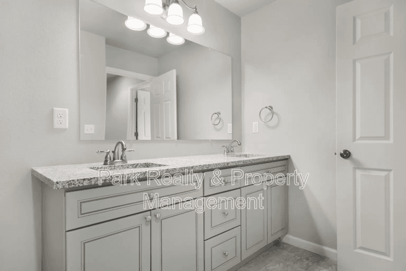 Aurora House: 2631 Sable Blvd