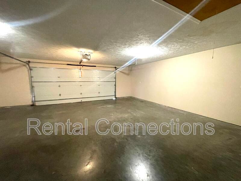 Marion Condo: 1000 E Reeves Apt A