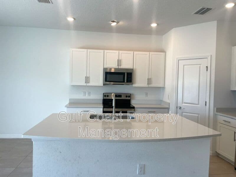 Nokomis House: 5730 Archipelago Street