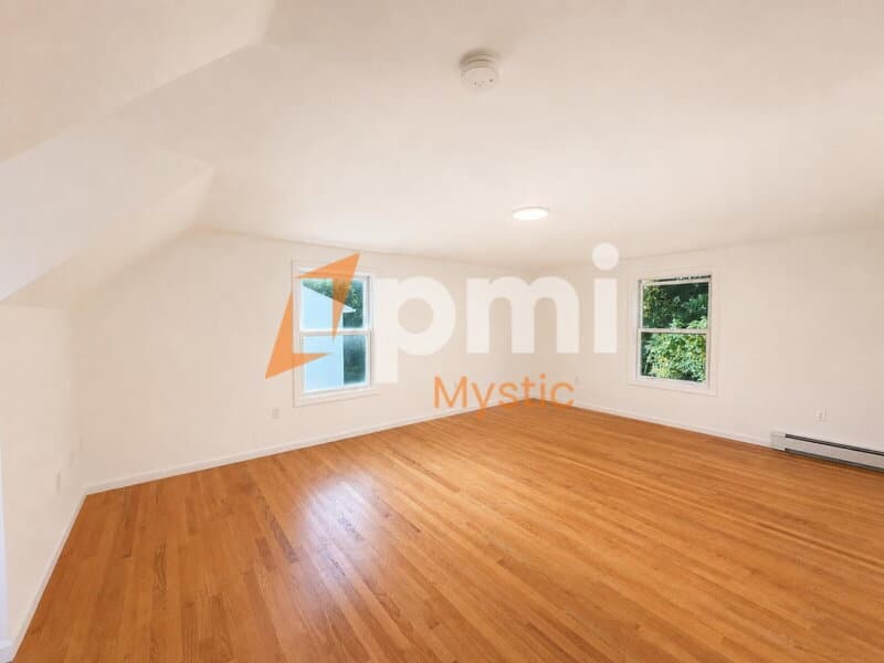 Mystic House: 106 Deerfield Ridge Dr