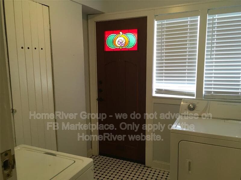Houston House: 3812 La Branch St