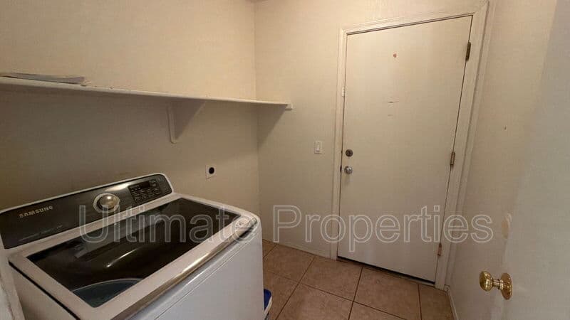 Peoria House: 8002 W Salter Dr