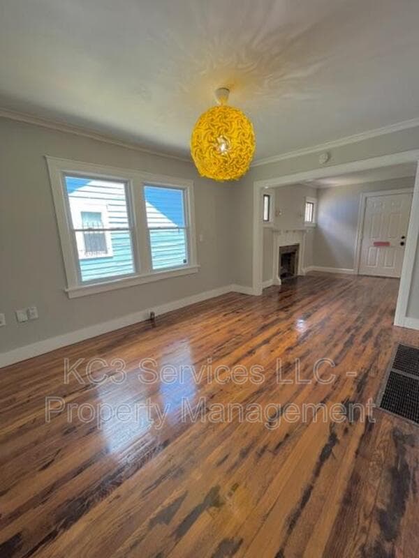 Kansas City House: 5842 Euclid Ave