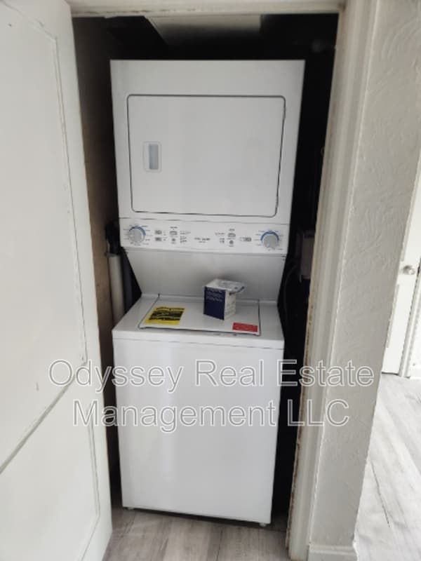 Wildwood Condo: 210 W. Spencer Ave