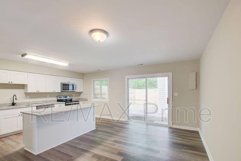 Virginia Beach House: 5375 Grand Lake Crescent