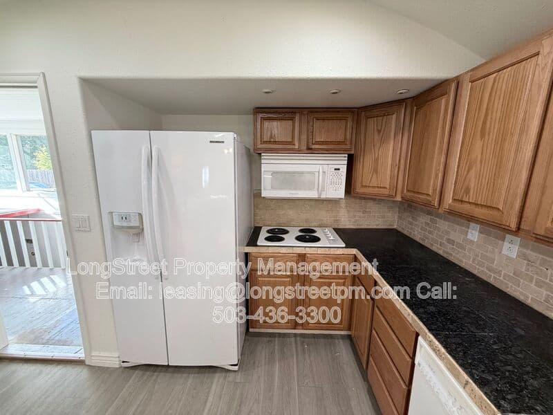 Keizer House: 431 Chemawa Rd N