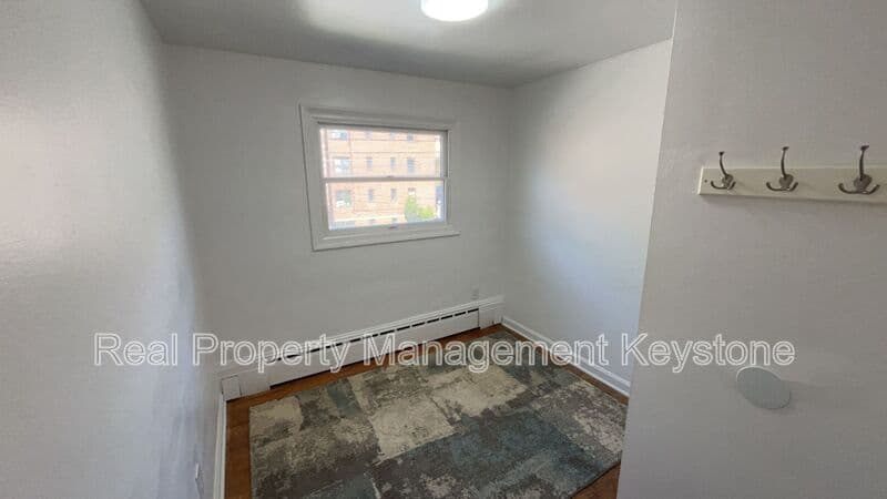 Pittsburgh House: 307 Greenlee Road