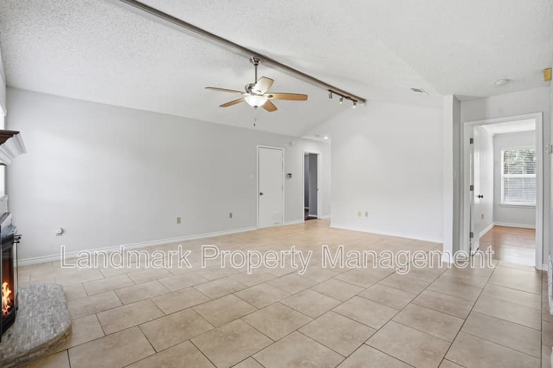 Mansfield House: 1122 Hidden Creek Drive