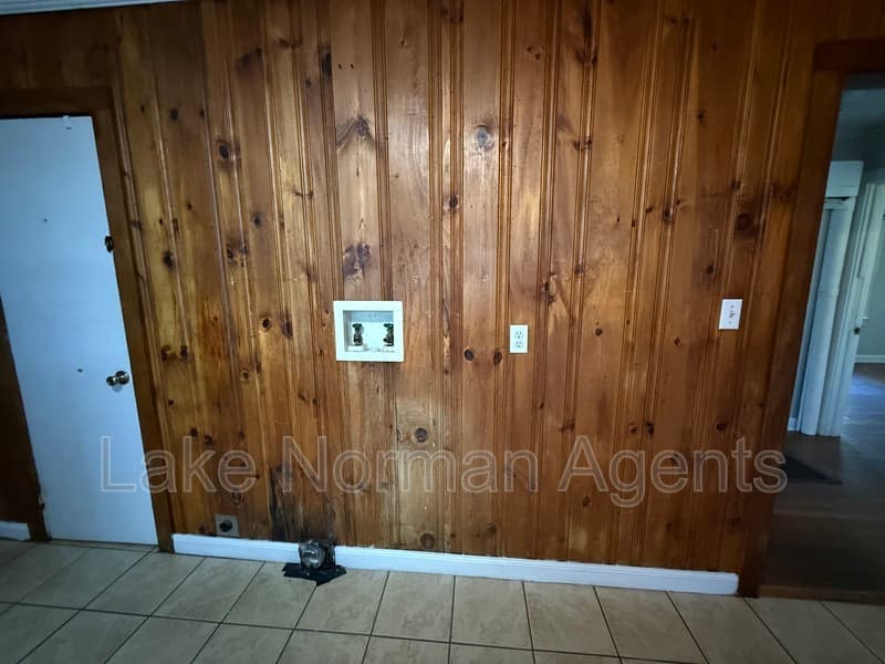 Lenoir Condo: 3355 Clay Court