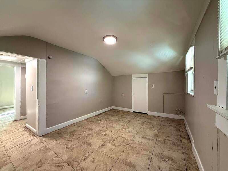 St. Petersburg House: 975 13th Avenue South