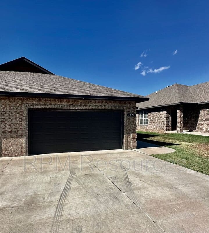El Reno Condo: 1826 Cypress Lane
