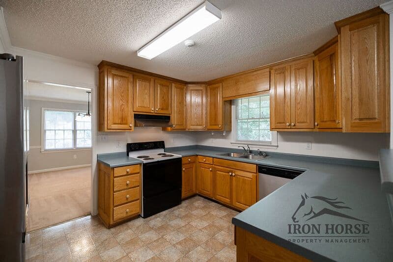 Athens House: 8671 Macon Hwy